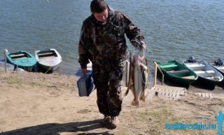 Рыбалка на Ахтубе в апреле: судак, щука, берш (рыболовная база "Трехречье")