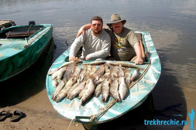 рыбалка на лодке на ахтубе