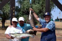 Увлекательная рыбалка на Нижней Волге летом (рыюоловная база \"Трехречье\" на Ахтубе 2015)