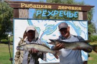 Рыболовные соревнования в рыбацкой деревне \"Трехречье\" в августе 2017