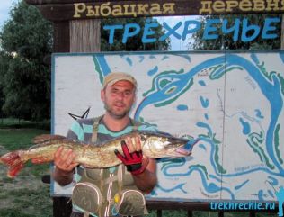 В рыбацкой деревне Трехречье в разгаре летняя рыбалка на хищника