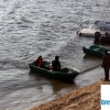 К причалу рыболовной базы Трехречье подходят последние в этом сезоне 2014 рыбаки