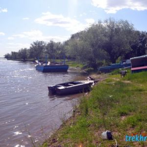 Весеннее маловодье в 2015 (река Мангут на Нижней Волге))